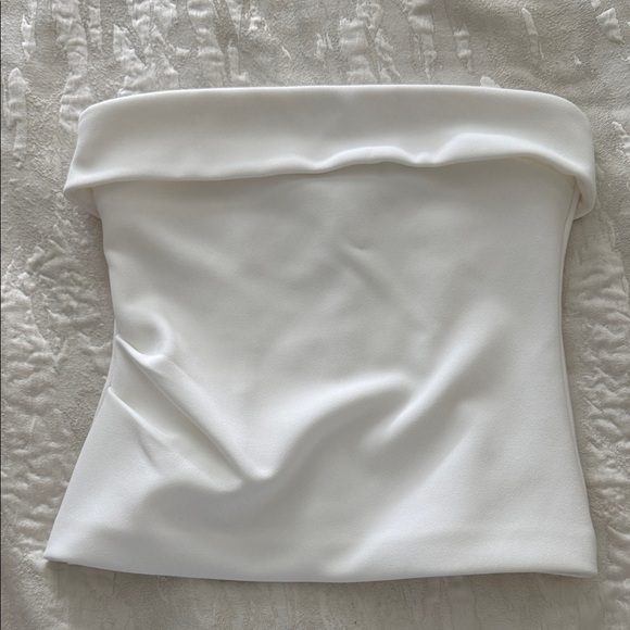 Babaton Tops - Aritzia Babaton White Bustier Camisole Top
Size: M never worn NWOT